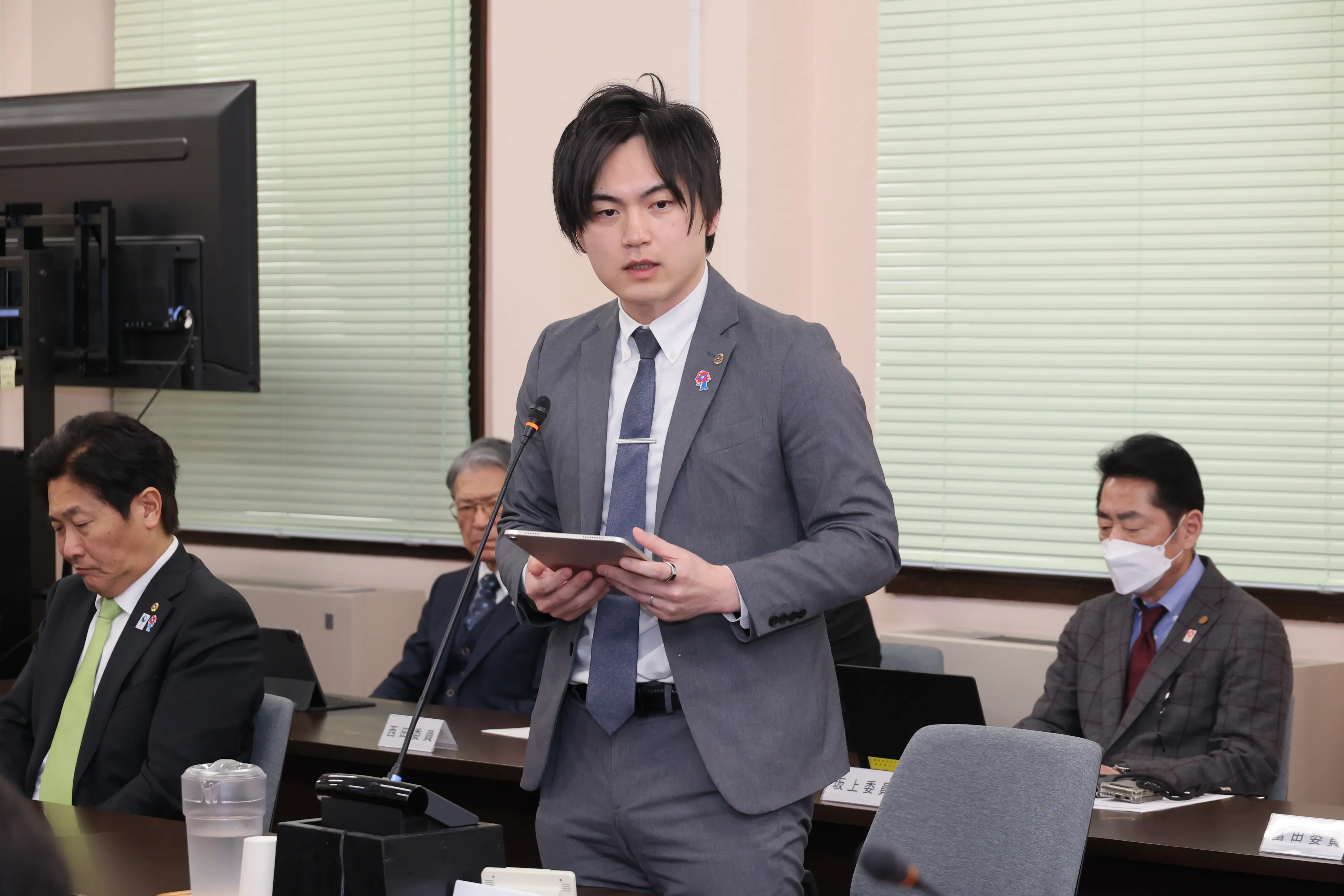 質疑する前田将臣。2024年03月11日 大阪府議会 府民文化常任委員会